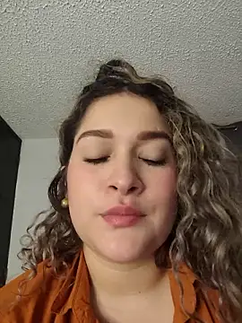 Snapshot of Sara_smiiith211 chatting on May 3, 2026, 11:22 pm Sara smiiith211 online show from May 3, 2026, 11:22 pm