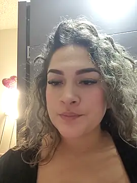 Snapshot of Sara_smiiith211 chatting on May 15, 2026, 4:25 pm Sara smiiith211 online show from May 15, 2026, 4:25 pm
