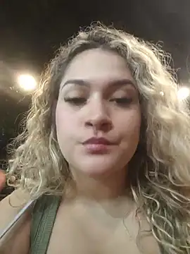 Sara smiiith211 online show from July 17, 2026, 1:56 am