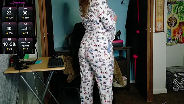 Snapshot of TreeJeanne chatting on October 11, 2025, 4:22 am TreeJeanne online show from October 11, 2025, 4:22 am