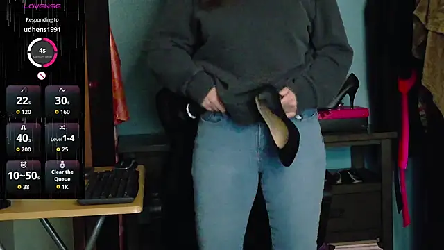 Snapshot of TreeJeanne chatting on October 27, 2025, 12:42 pm TreeJeanne online show from October 27, 2025, 12:42 pm