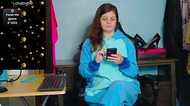 Snapshot of TreeJeanne chatting on November 1, 2025, 3:08 am TreeJeanne online show from November 1, 2025, 3:08 am