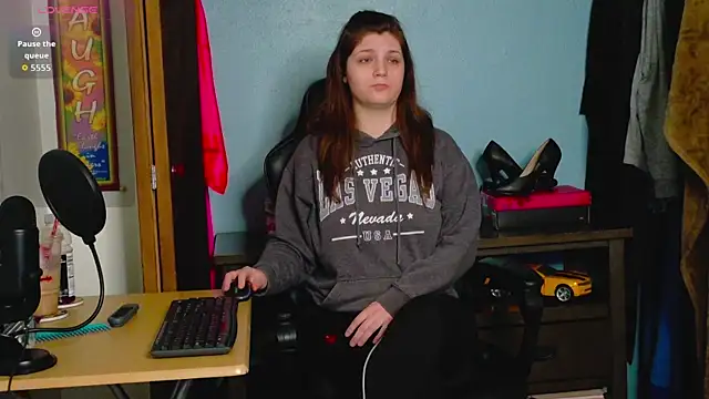 Snapshot of TreeJeanne chatting on November 9, 2025, 12:31 am TreeJeanne online show from November 9, 2025, 12:31 am