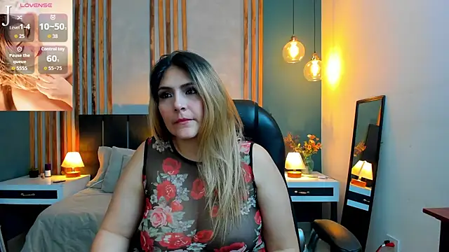 Melanie silver  online show from June 3, 2026, 9:09 pm