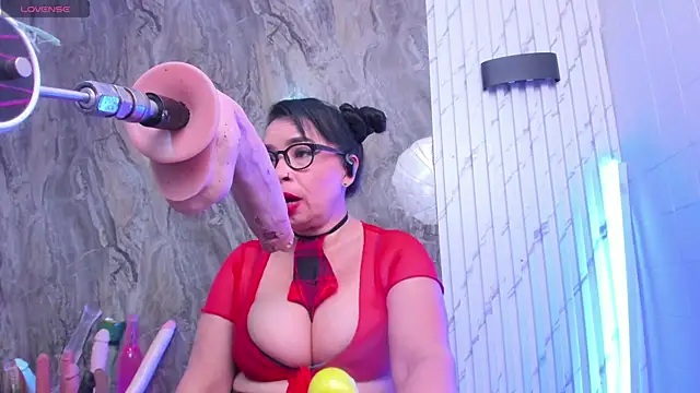 Snapshot of annie_wigg chatting on November 24, 2025, 3:39 am annie wigg online show from November 24, 2025, 3:39 am