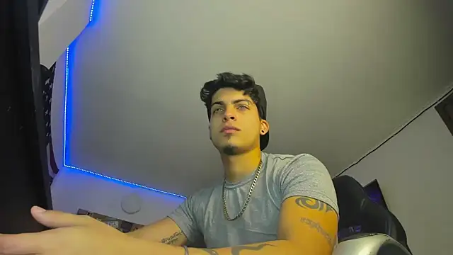 Snapshot of charlie_hotxxx chatting on December 3, 2024, 2:14 am charlie hotxxx online show from December 3, 2024, 2:14 am