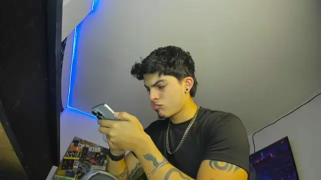 Snapshot of charlie_hotxxx chatting on December 4, 2024, 1:58 am charlie hotxxx online show from December 4, 2024, 1:58 am