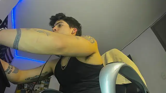 Snapshot of charlie_hotxxx chatting on December 5, 2024, 2:09 am charlie hotxxx online show from December 5, 2024, 2:09 am