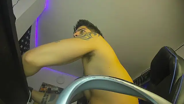 Snapshot of charlie_hotxxx chatting on January 6, 2025, 1:31 am charlie hotxxx online show from January 6, 2025, 1:31 am