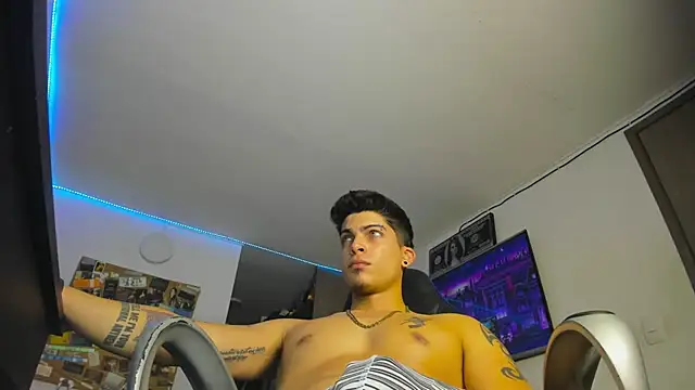 Snapshot of charlie_hotxxx chatting on January 9, 2025, 2:33 am charlie hotxxx online show from January 9, 2025, 2:33 am