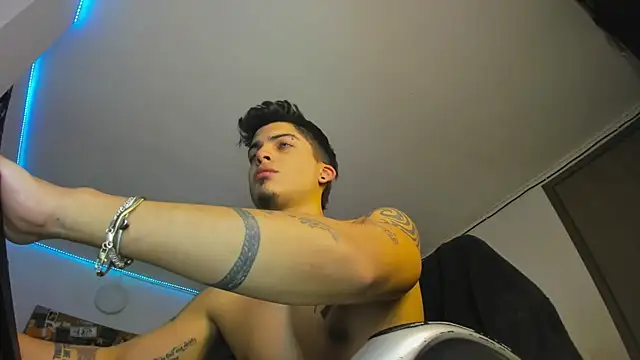 Snapshot of charlie_hotxxx chatting on February 8, 2025, 4:57 am charlie hotxxx online show from February 8, 2025, 4:57 am