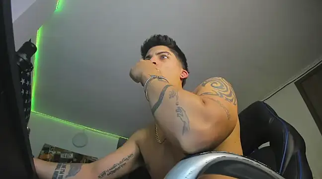 Snapshot of charlie_hotxxx chatting on February 13, 2025, 3:50 am charlie hotxxx online show from February 13, 2025, 3:50 am