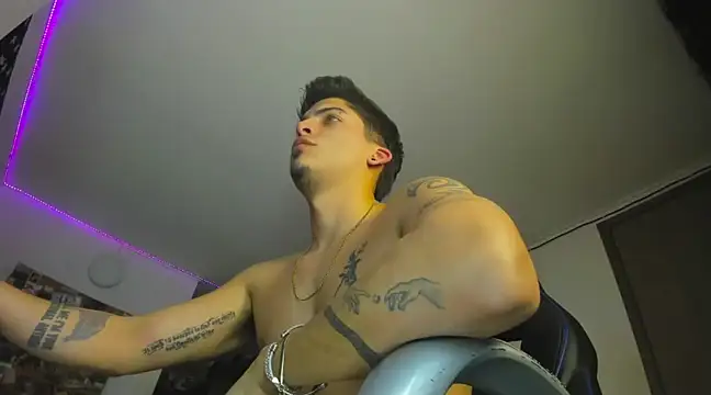 Snapshot of charlie_hotxxx chatting on March 14, 2025, 4:10 am charlie hotxxx online show from March 14, 2025, 4:10 am