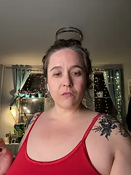 sylviahhh online show from April 13, 2026, 4:18 am
