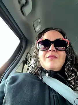 sylviahhh online show from April 14, 2026, 10:54 am