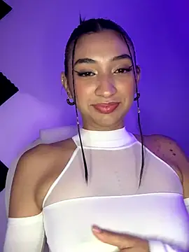 Snapshot of _Aura- chatting on September 19, 2025, 11:49 pm Aura- online show from September 19, 2025, 11:49 pm