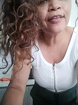 Snapshot of Alma_Sexyy chatting on October 6, 2025, 4:37 pm Alma Sexyy online show from October 6, 2025, 4:37 pm