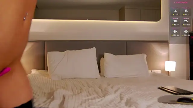 Snapshot of WOW-PeaCH-Girl chatting on September 10, 2025, 5:46 pm WOW-PeaCH-Girl online show from September 10, 2025, 5:46 pm