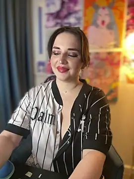 HoneySweetBee online show from March 1, 2026, 3:58 pm