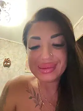 Snapshot of RuslanaXX chatting on February 6, 2026, 6:55 pm RuslanaXX online show from February 6, 2026, 6:55 pm