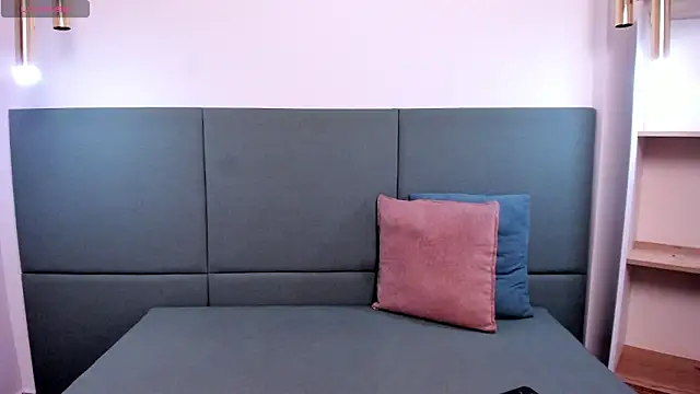 lexiethompson  online show from January 8, 2026, 12:07 pm