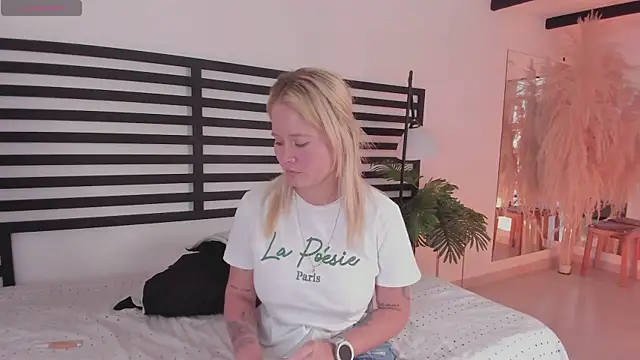 Snapshot of stefanny_ruiz_ chatting on December 18, 2024, 3:33 pm stefanny ruiz online show from December 18, 2024, 3:33 pm