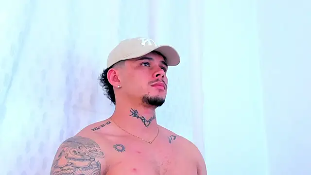 Snapshot of NoahhBrown chatting on October 1, 2025, 3:45 am NoahhBrown online show from October 1, 2025, 3:45 am