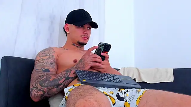 Snapshot of NoahhBrown chatting on November 7, 2025, 1:16 am NoahhBrown online show from November 7, 2025, 1:16 am