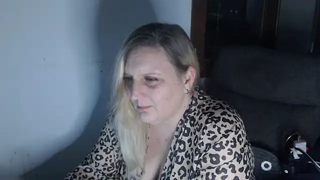 Snapshot of BecciDeluxe chatting on March 15, 2025, 1:19 am BecciDeluxe online show from March 15, 2025, 1:19 am