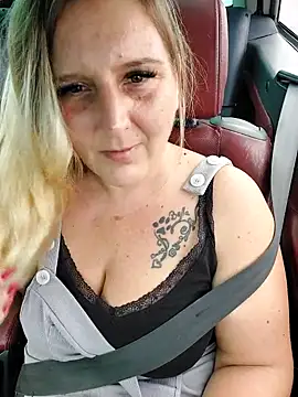 Snapshot of BecciDeluxe chatting on September 26, 2025, 12:20 pm BecciDeluxe online show from September 26, 2025, 12:20 pm