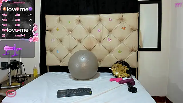 cleopatraa online show from April 13, 2026, 6:46 pm