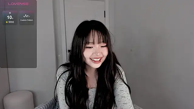 Snapshot of hee_young11 chatting on October 10, 2025, 11:37 pm hee young11 online show from October 10, 2025, 11:37 pm