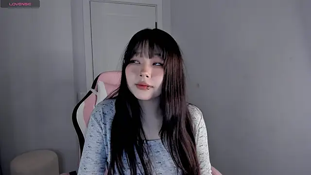 Snapshot of hee_young11 chatting on October 20, 2025, 5:35 pm hee young11 online show from October 20, 2025, 5:35 pm