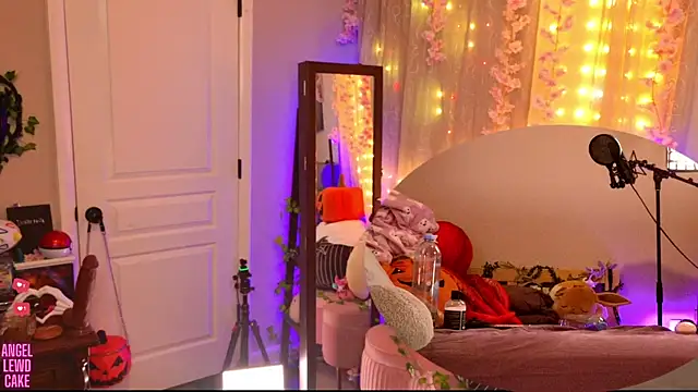 Snapshot of Angel-Lewd-Cake chatting on October 25, 2025, 5:15 am Angel-Lewd-Cake online show from October 25, 2025, 5:15 am