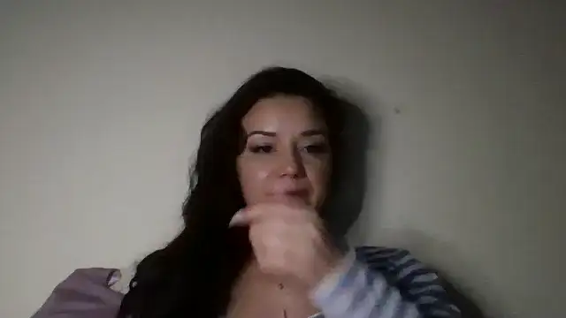 Linusya online show from October 26, 2025, 4:46 pm