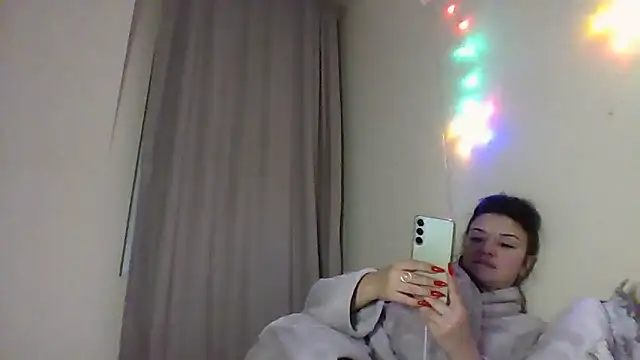 Linusya online show from December 14, 2025, 5:40 pm