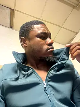 Snapshot of Pinepool21 chatting on November 6, 2025, 11:37 pm Pinepool21 online show from November 6, 2025, 11:37 pm