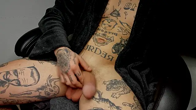 Snapshot of layneinchains chatting on December 4, 2024, 11:02 pm layneinchains online show from December 4, 2024, 11:02 pm