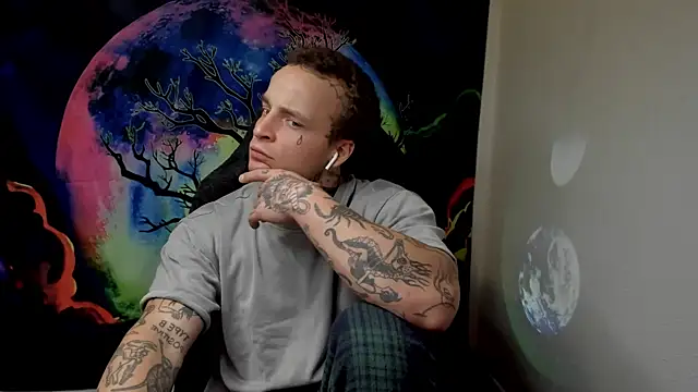 Snapshot of layneinchains chatting on December 11, 2024, 8:18 pm layneinchains online show from December 11, 2024, 8:18 pm