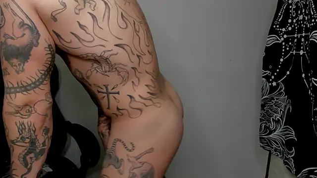 Snapshot of layneinchains chatting on December 28, 2024, 11:37 pm layneinchains online show from December 28, 2024, 11:37 pm