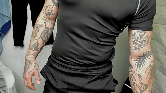 Snapshot of layneinchains chatting on January 3, 2025, 1:38 am layneinchains online show from January 3, 2025, 1:38 am