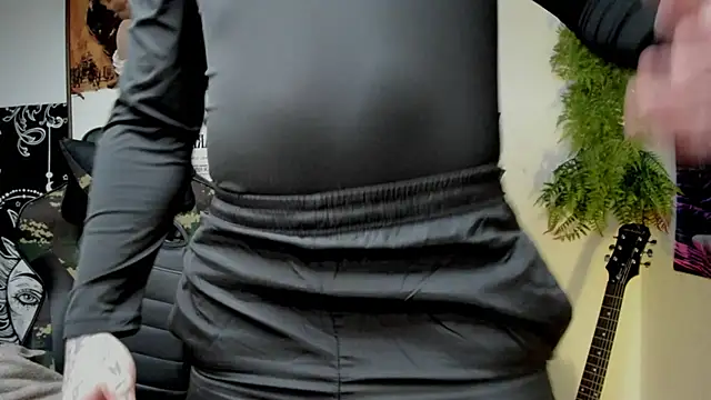 Snapshot of layneinchains chatting on January 27, 2025, 10:38 pm layneinchains online show from January 27, 2025, 10:38 pm