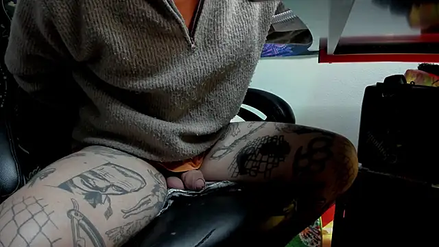 Snapshot of layneinchains chatting on February 5, 2025, 6:02 am layneinchains online show from February 5, 2025, 6:02 am