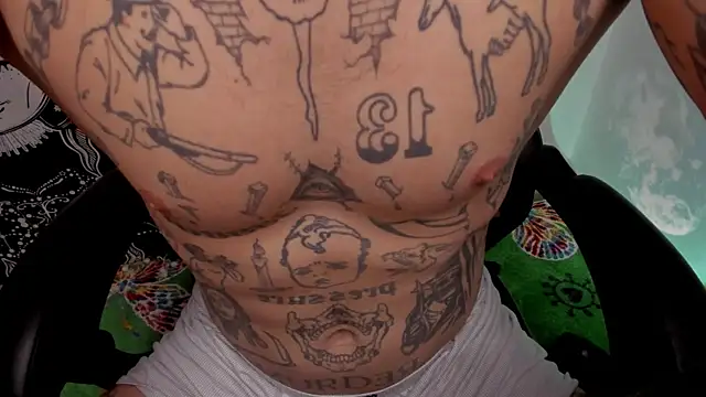 Snapshot of layneinchains chatting on February 27, 2025, 10:15 am layneinchains online show from February 27, 2025, 10:15 am