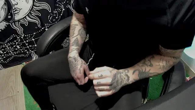 Snapshot of layneinchains chatting on March 19, 2025, 6:46 am layneinchains online show from March 19, 2025, 6:46 am