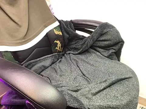 Snapshot of layneinchains chatting on October 13, 2025, 7:52 am layneinchains online show from October 13, 2025, 7:52 am