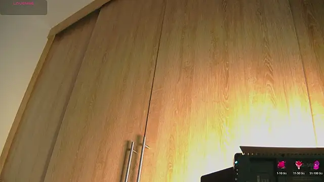 aidaadams online show from October 18, 2025, 11:11 am