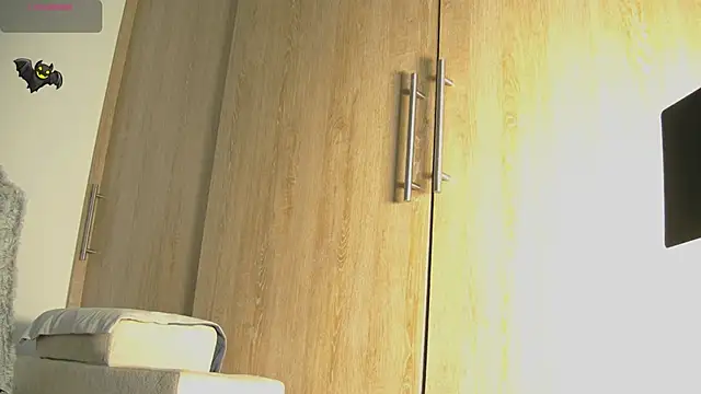 aidaadams online show from October 28, 2025, 11:47 am