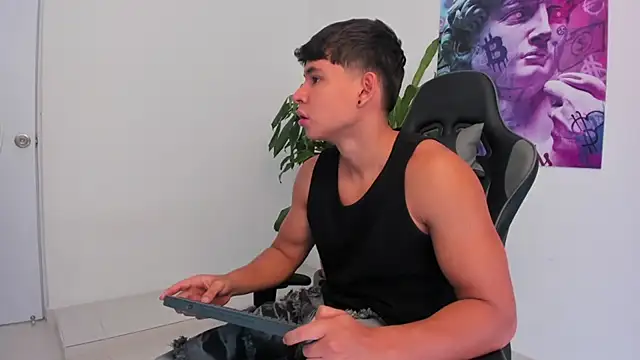 Snapshot of Bray_Kevin chatting on December 16, 2024, 4:16 pm Bray Kevin online show from December 16, 2024, 4:16 pm