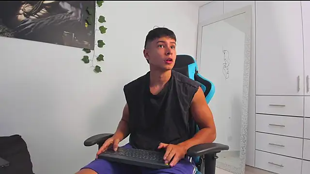 Snapshot of Bray_Kevin chatting on February 22, 2025, 12:05 am Bray Kevin online show from February 22, 2025, 12:05 am